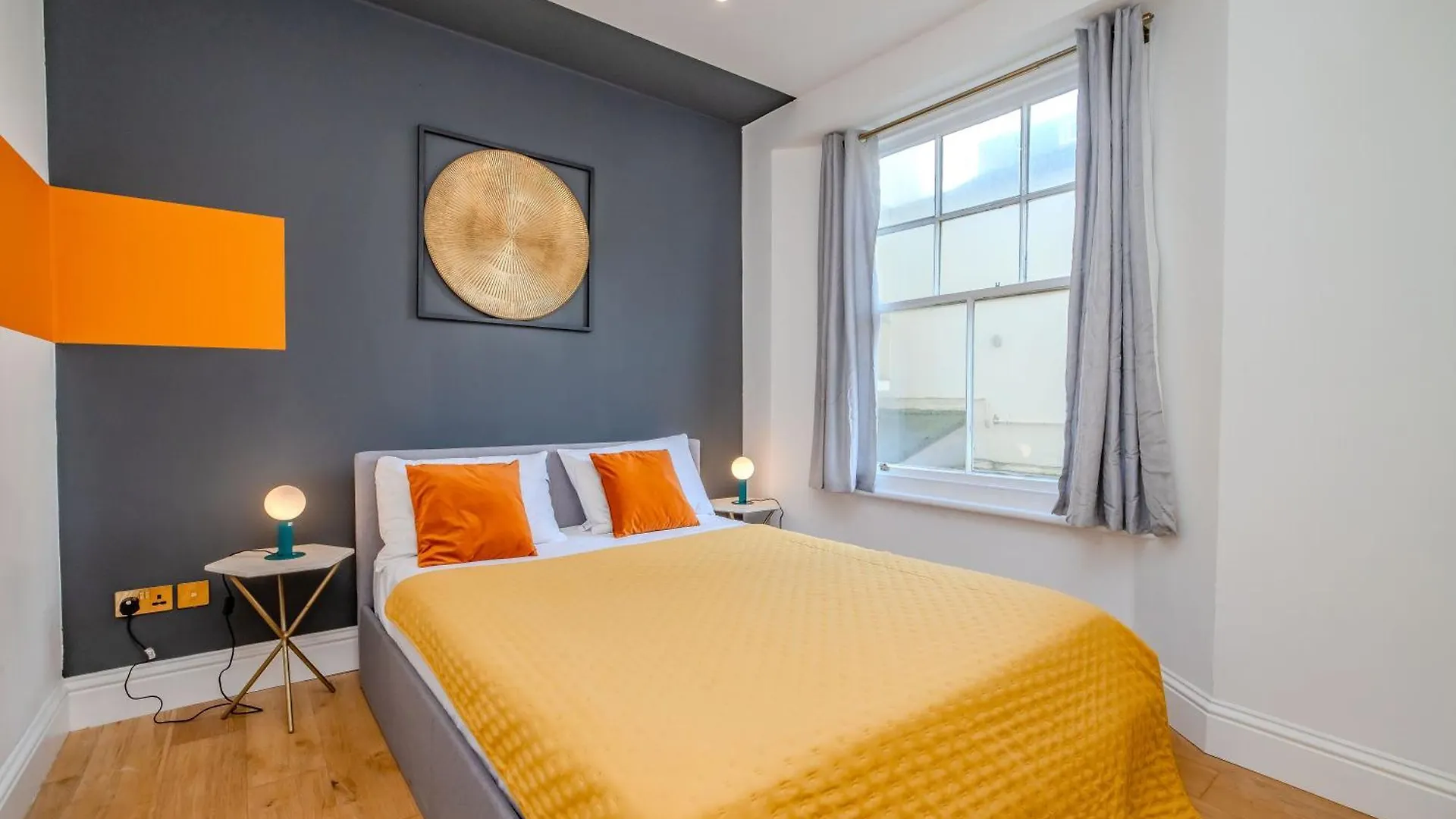 Free Parking I Beautiful 2 Bedroom Apartment Next To Brighton Beach