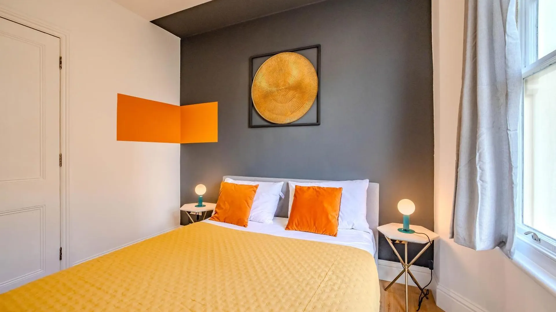 Free Parking I Beautiful 2 Bedroom Apartment Next To Brighton Beach