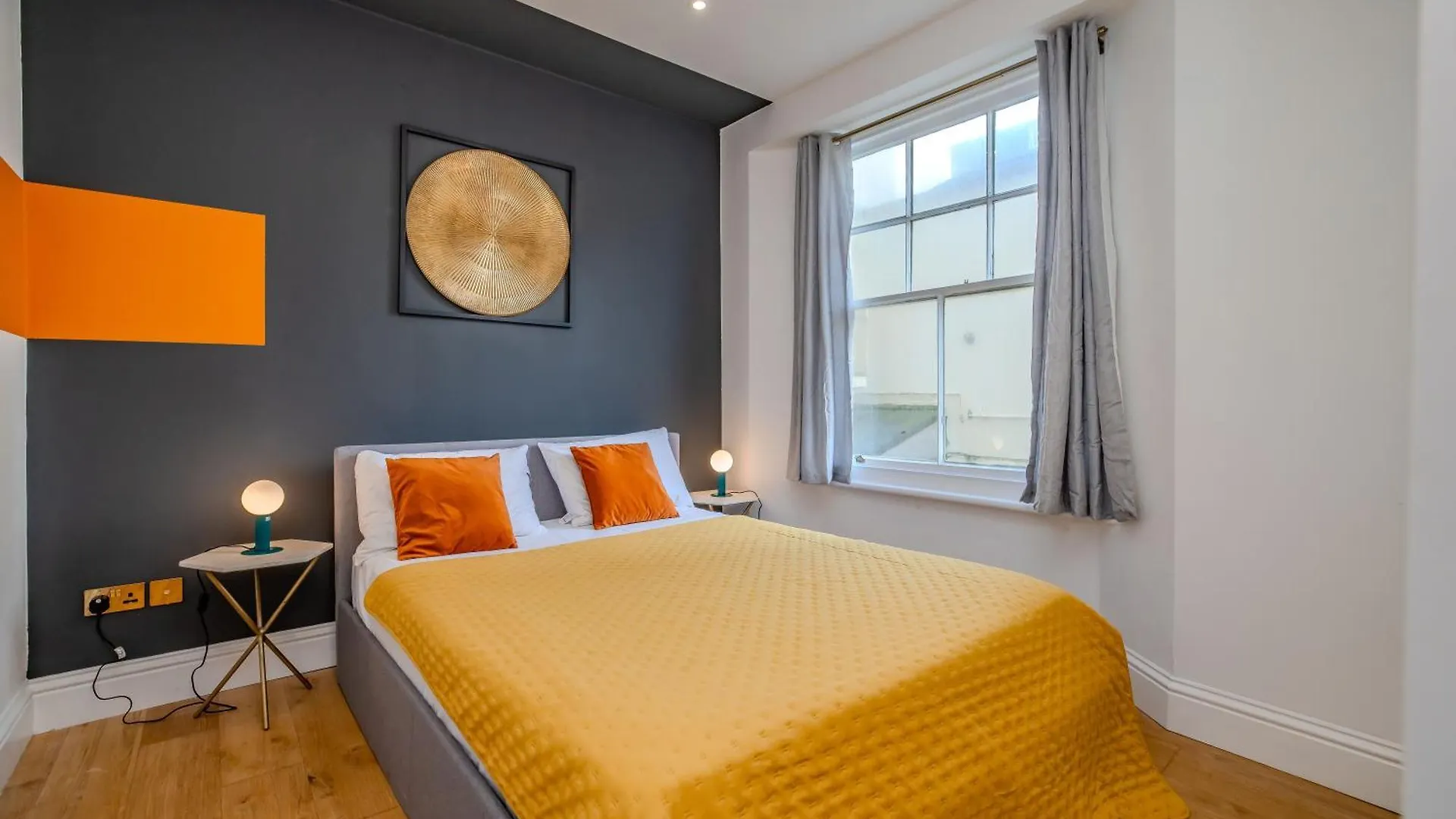 Free Parking I Beautiful 2 Bedroom Apartment Next To Brighton Beach